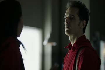 Money Heist 2017 S02 Cuestión de eficacia Episode 3 in Hindi thumb